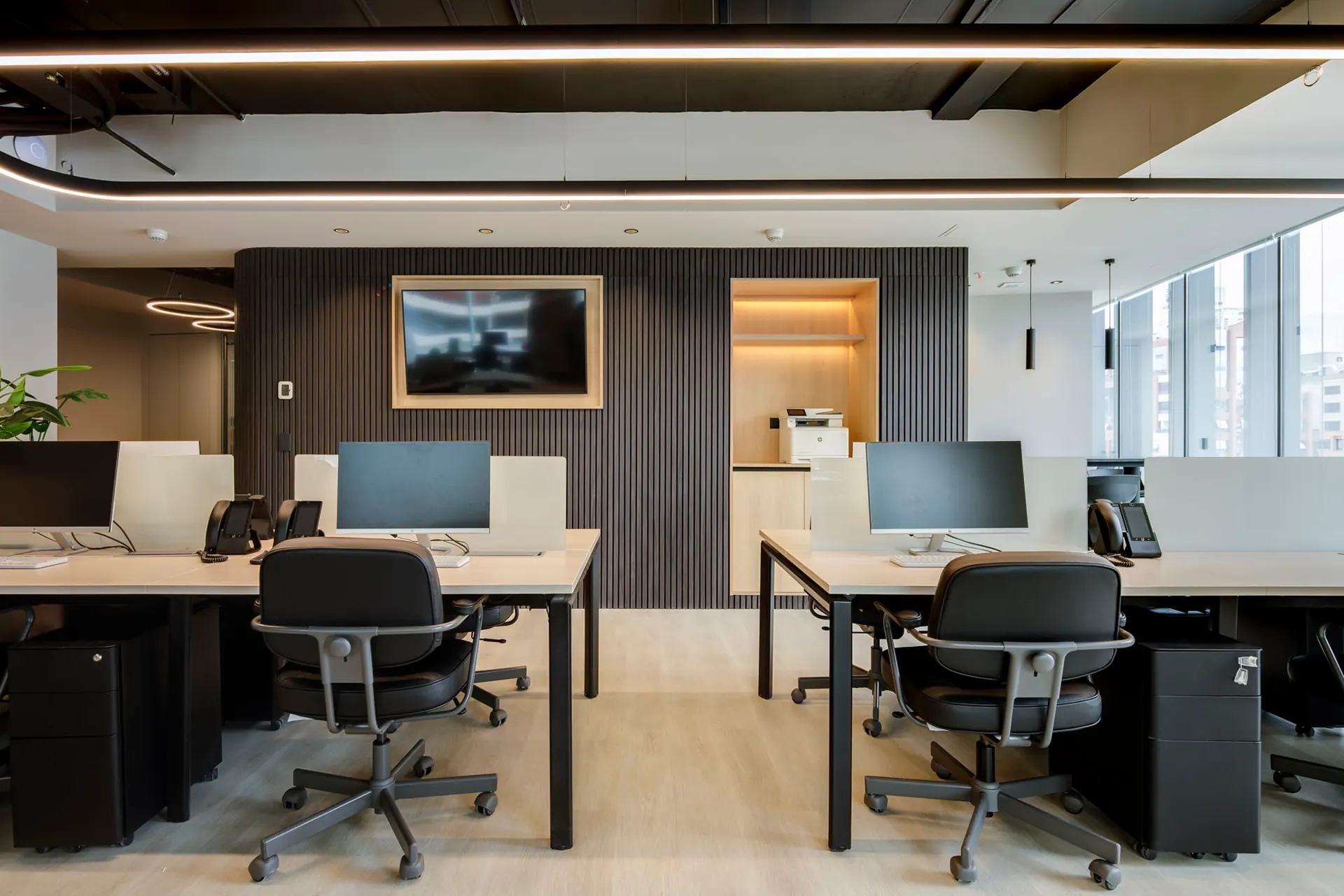 Golden Oak Offices — detalle 1
